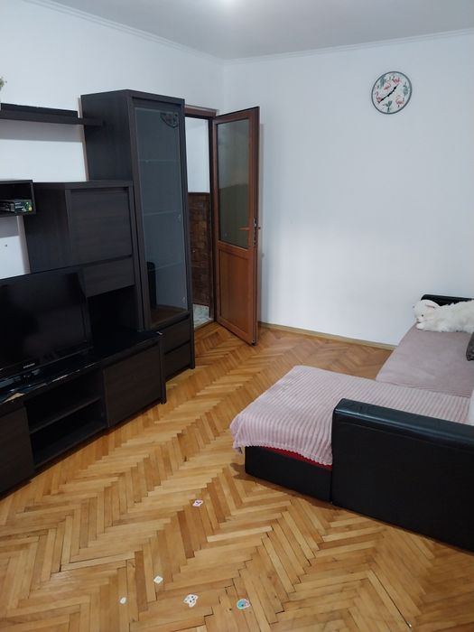 Închiriez apartament cu doua camere