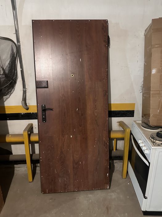 Дверь металлическая входная б/у