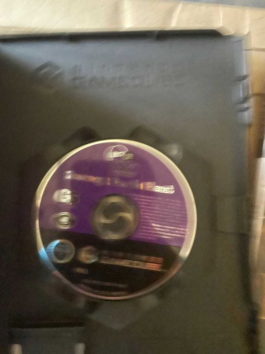 joc pentru Nintendo Gamecube DORA si planeta violet si 007