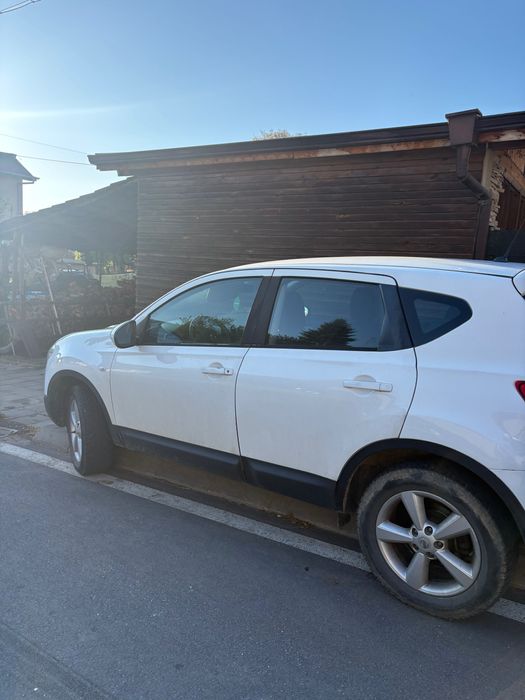 Бял джип-Nissan qasqai
