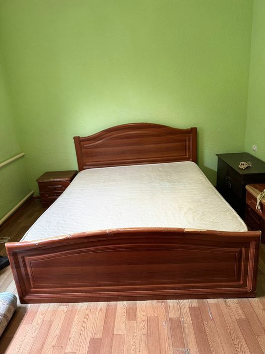 Продам спальный гарнитур