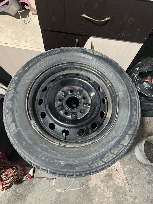 Продам зимнию резину с дисками r14