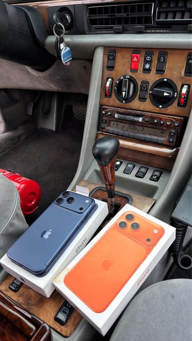 Iphone 17 Pro Max Blue / Orange