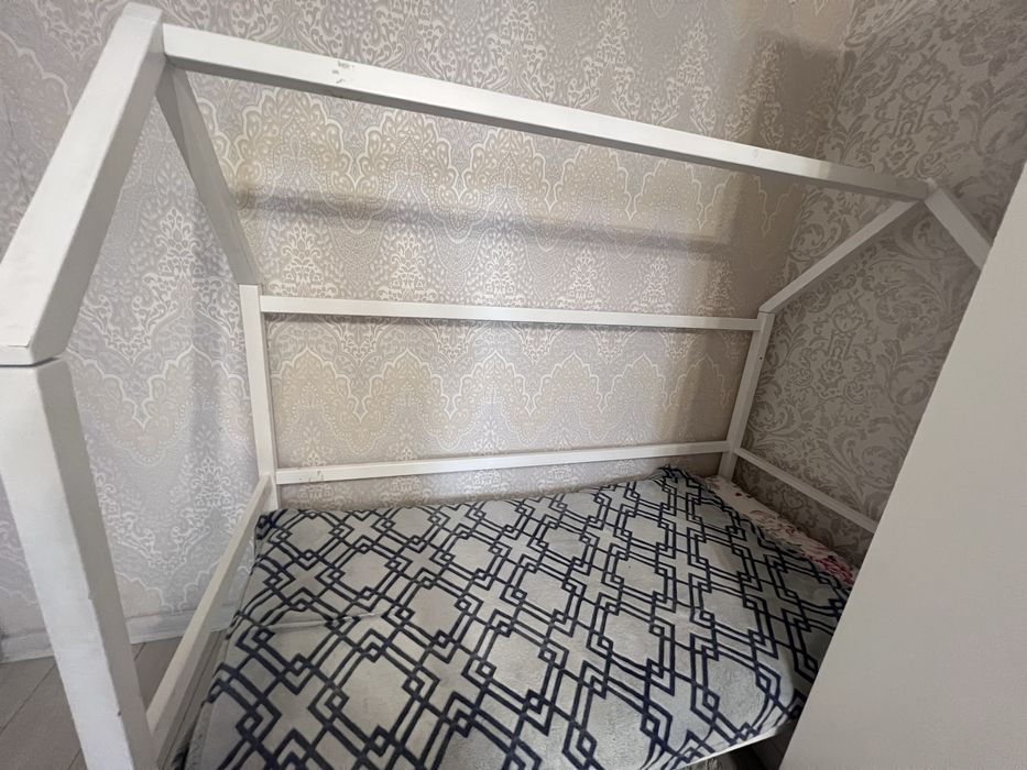 Кровать детская домик