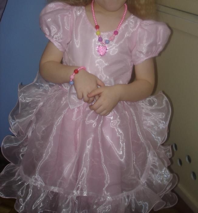 Платье розовое на 4 годика