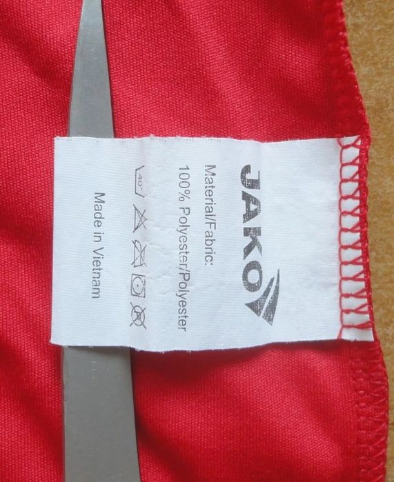 Продавам тениска/фланелка/екип на Айнтрахт Франкфурт,размер М