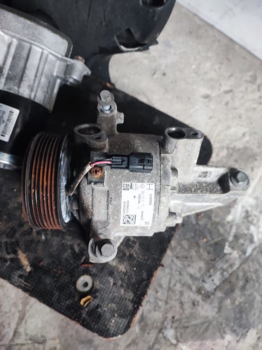 Vînd compresor aer conditionat dacia duster 2022