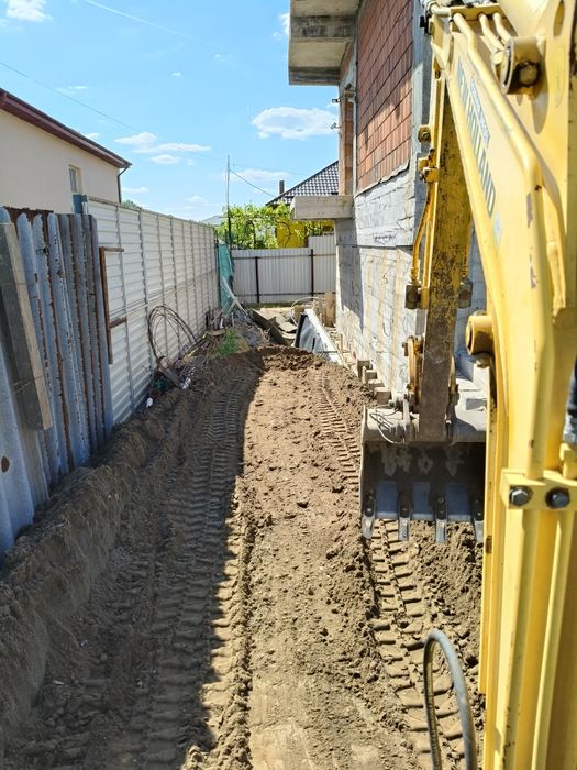 Închiriez miniexcavator