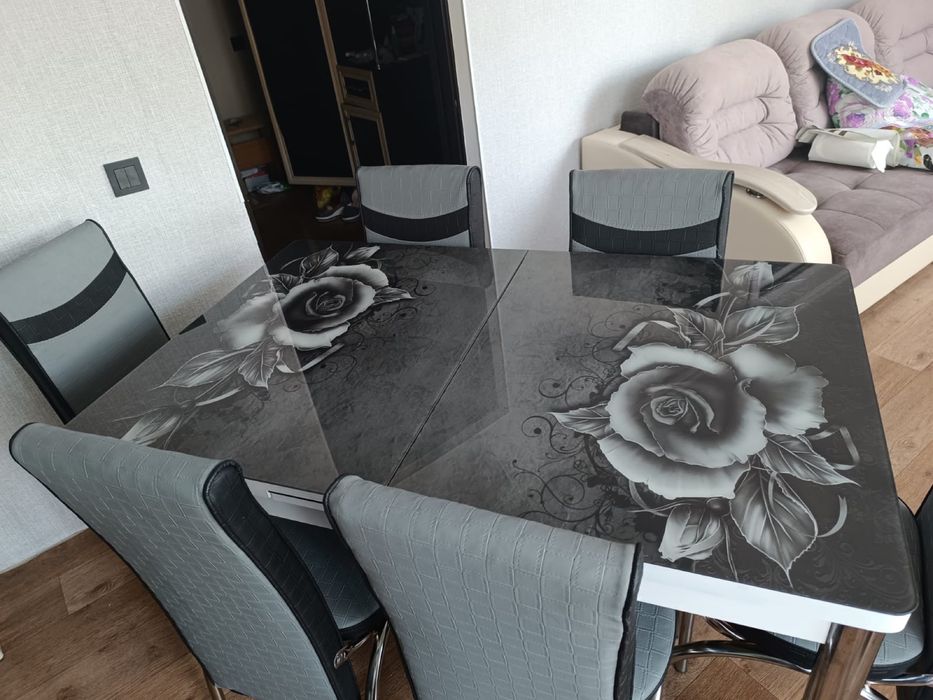 Продам стол и стулья в Астане