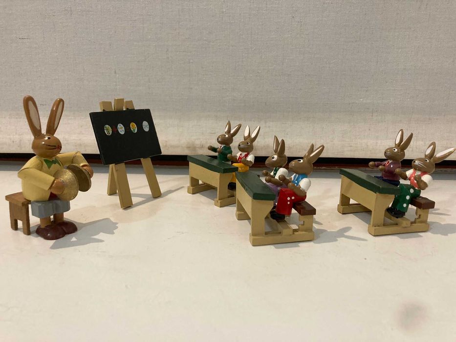 figurine din lemn sezon paste vechi Erzgebirge  Scoala de iepurasi