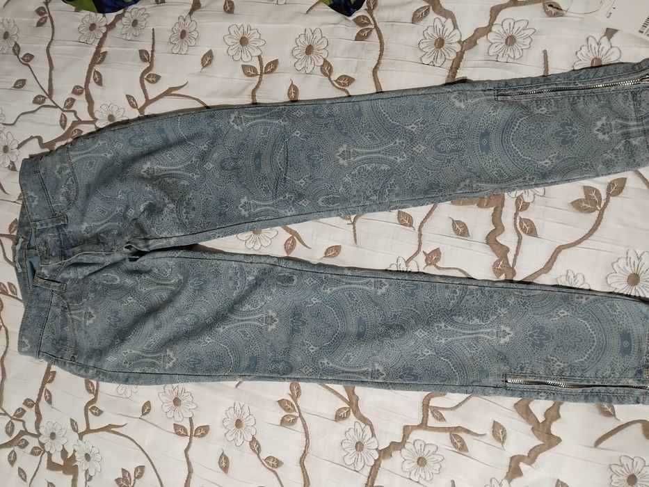 Дънки на Stradivarius