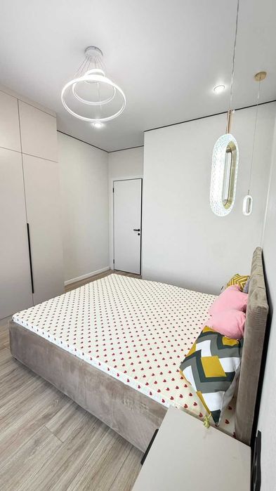 2 ком.кв. 38 кв.м  Айтматова, 79