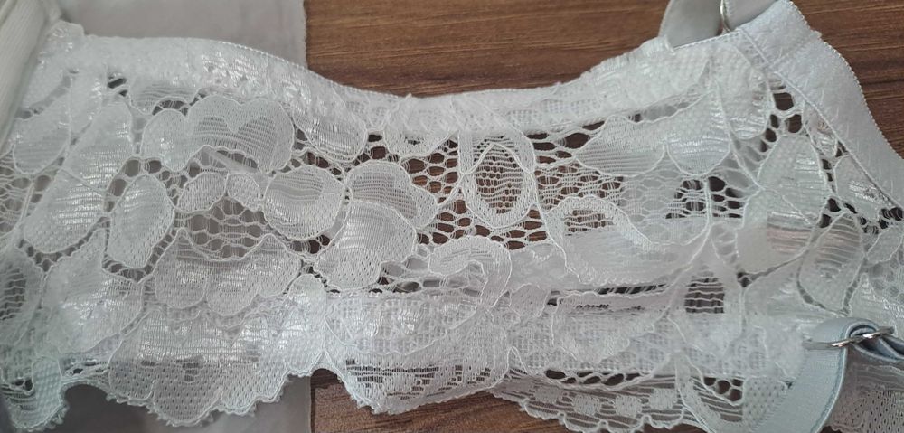 Дамски сутиени - 3 броя, различни цветове - обща цена 21,00 лв.