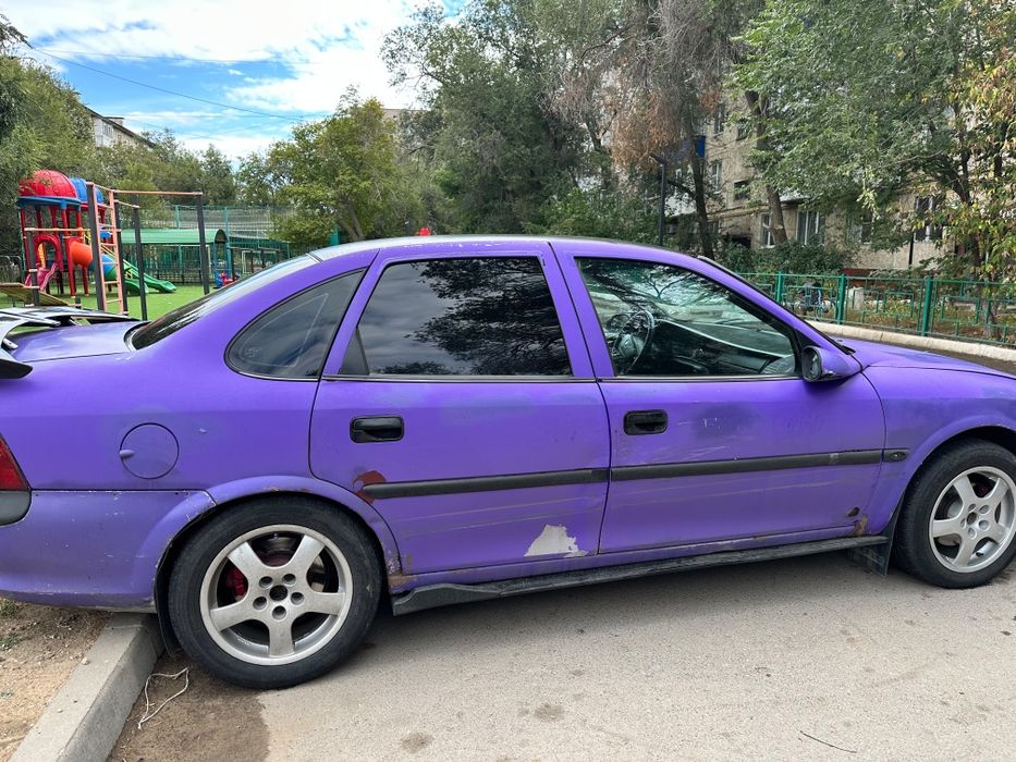 Продам машину опель вектра