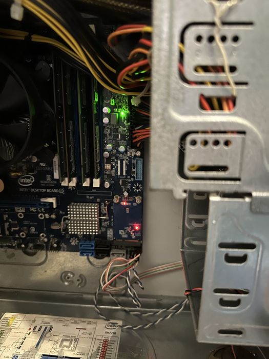 Sistem complet rapid– i7, 16GB RAM, SSD 256GB, video integrat intel