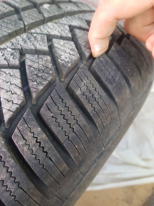 Продавам джанти със зимни гуми 225/65/17 Continental за Тойота Рав 4