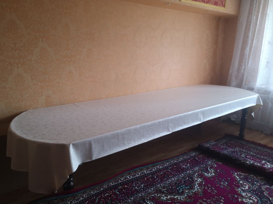 Продам стол для гостиной