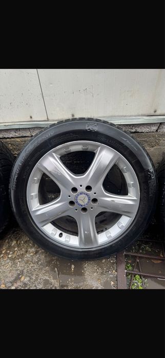 Jante gama Mercedes 8.5J%19H2 Et60 cu anvelope de iarnă 255/50/19 NEXEN , garanție , factura cu TVA inclus , livrare în țară prin curier rapid .
