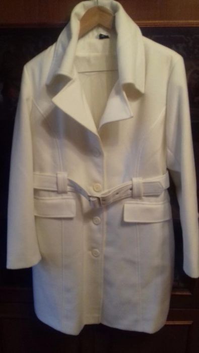 Женское пальто кашемировое.