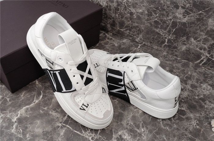 Valentino Garvani Open