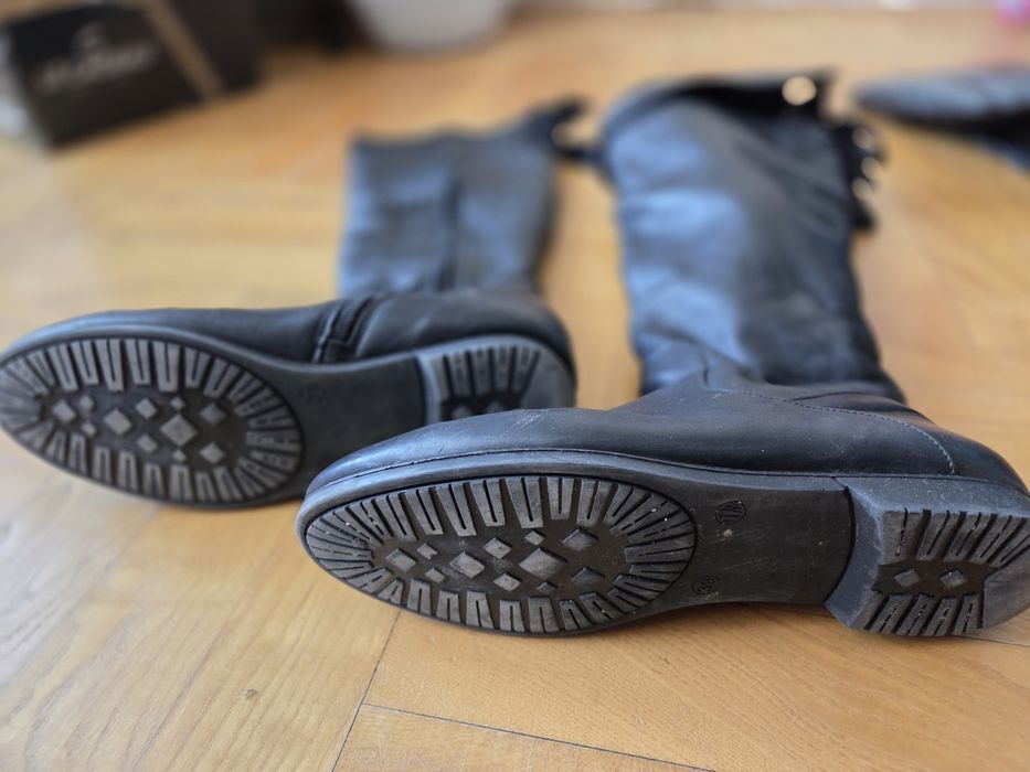 Ботуши от естествена кожа отвън и естествена вълна вътре/ номер 39