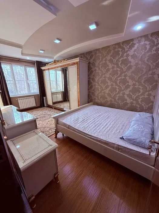 Продаётся квартира Госпитальный 3 комнатная 3 ЭТАЖ, напротив рынка