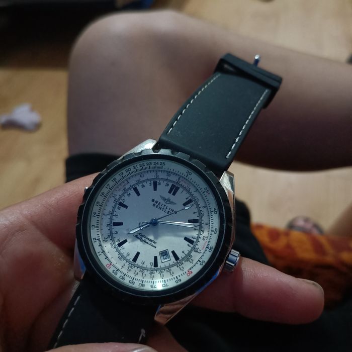 Vând ceas sau schimb cu 2 controlare Xbox One