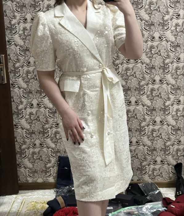 Элегантное платье с пайетками