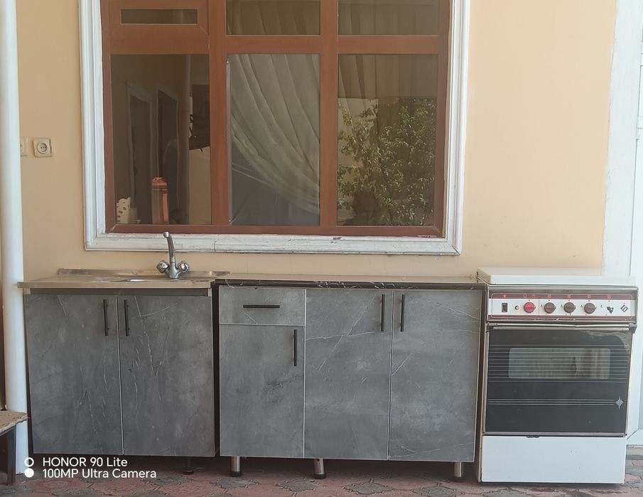 Oshxona mebeli va gaz plitasi