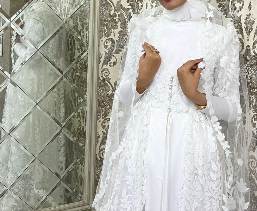 Ансамбль ок бир марта кийилган