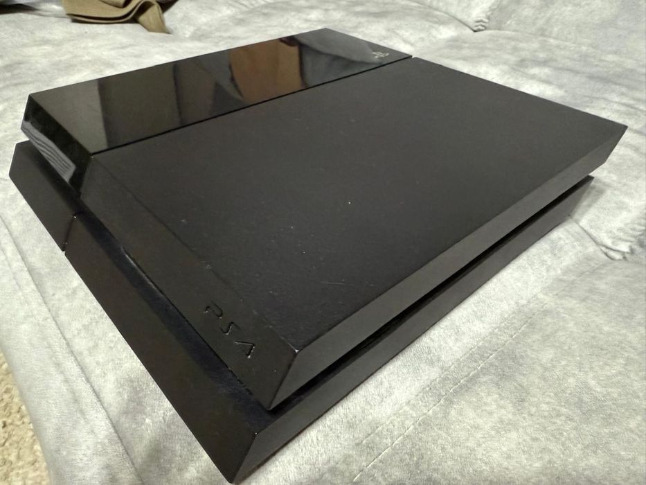 Продаю playstation 4