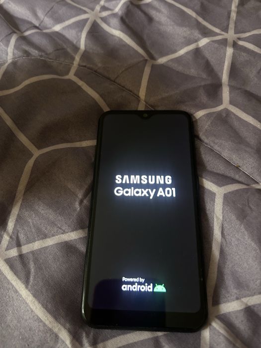 Продам Самсунг А01  16 гб