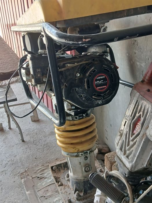 Kenguru trambovka sotiladi