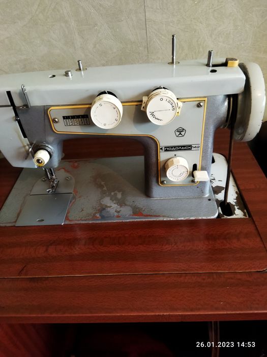 Продам швейную машинку