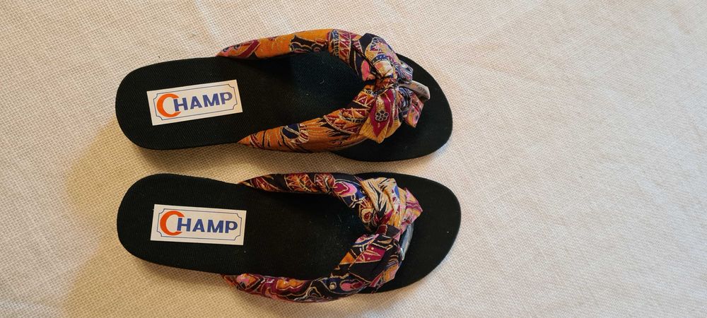 Slapi dama noi, marca CHAMP