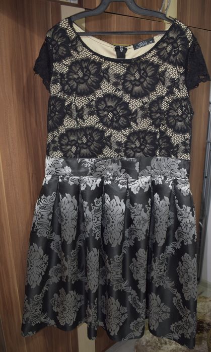 Rochie crem cu dantela neagra