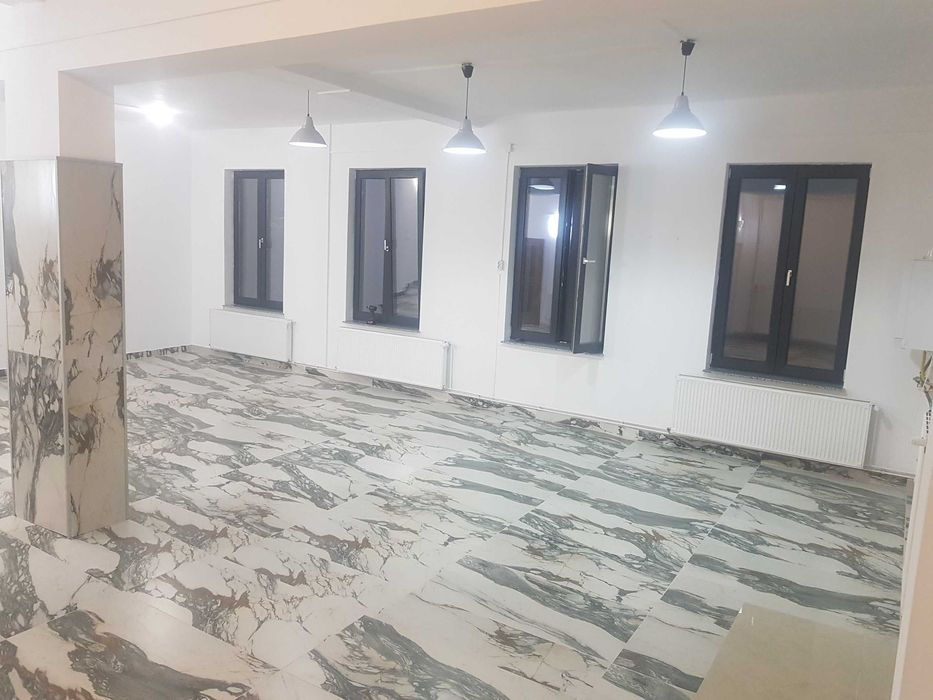 Spatiul comercial 90mp 1 sala + 2 baii la etaj 1 centru