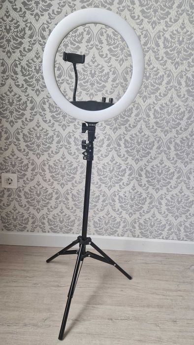 Штатив с LED лампой