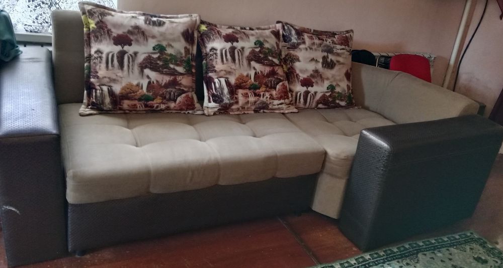 Продаётся диван угловой