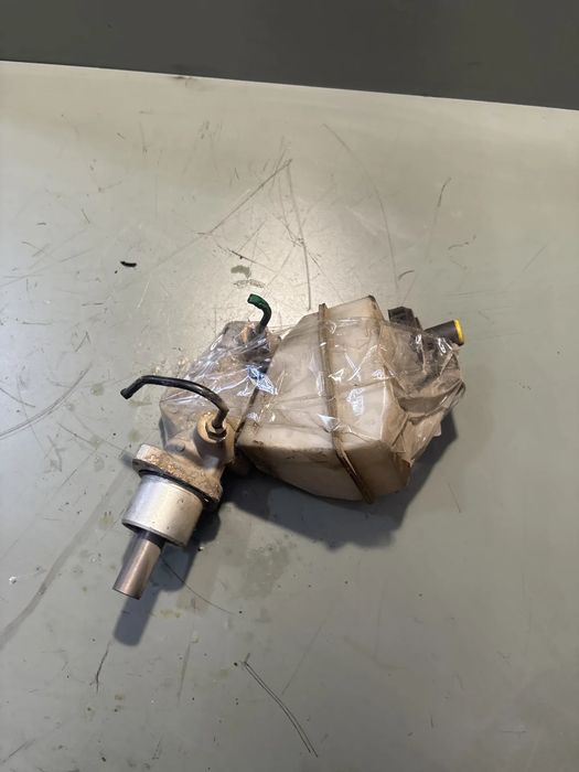 Vas lichid frana Renault Clio 2000 1.2 MT (75 hp)