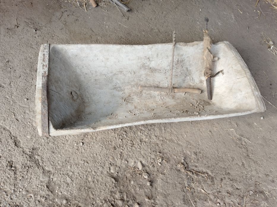 Старо дървено корито