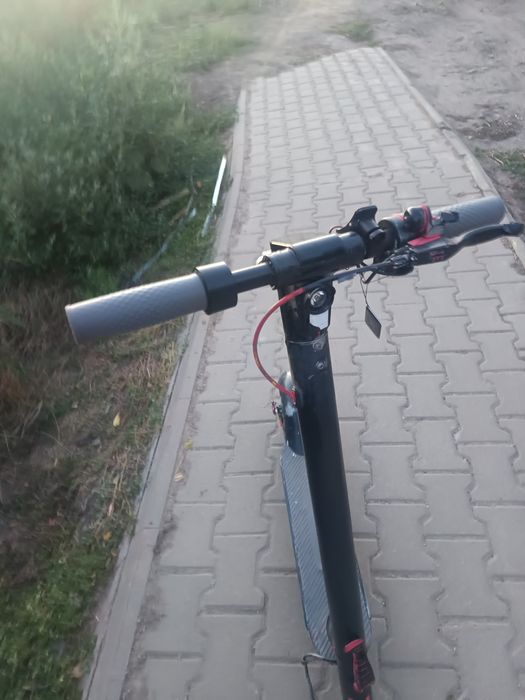 Trotineta lexgo r9x are 499 km  are 3 probleme nare cric nu merge frâna și are pană pe față