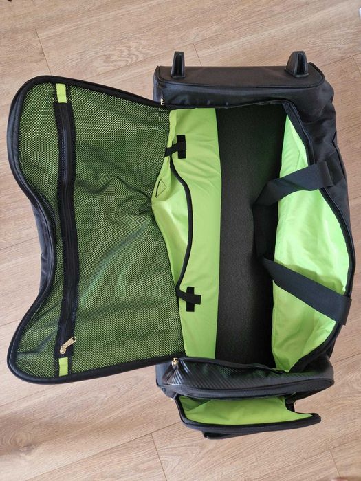 Yonex Pro Trolley travel bag - пътнически куфар за тенис ракети
