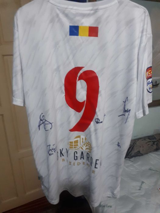 Tricou cu autografe Popesti Leordeni  -- Banii merg la un baiat bolnav