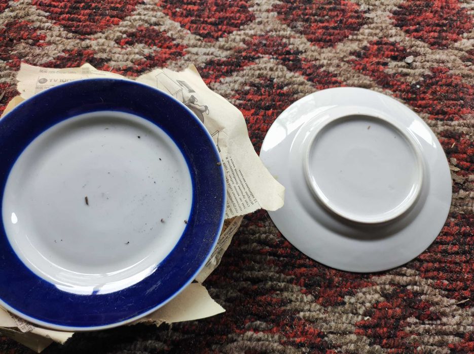 Тарелки посуда  чашки