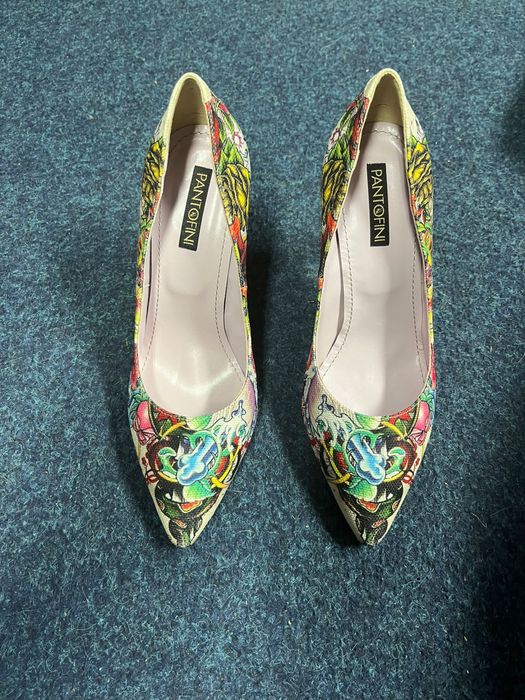 Vand tocuri pantofini noi