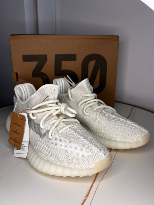 Adidasi Yeezy Albi