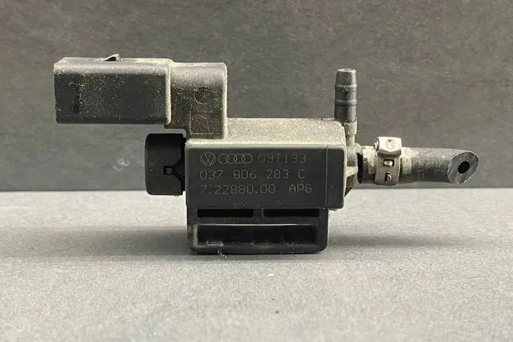 Supapa control agent frigorific 037 906 238 C Audi A5 2009