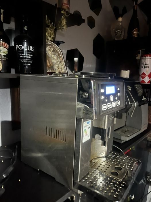 Кафеавтомат De'Longhi Prima Donna Avant ESAM 6700, Автоматична,