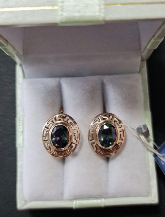 Золотые серьги с мистик топазом